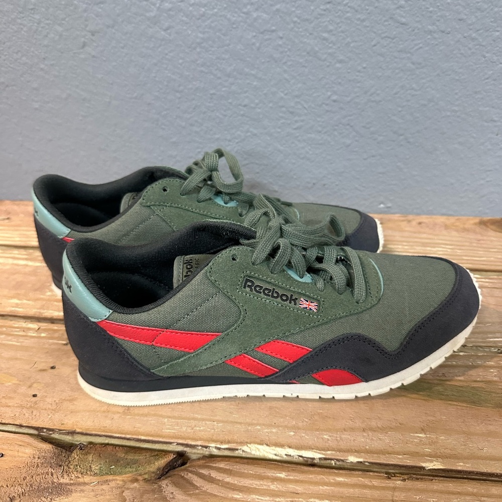 Retro Reebok shoes. In original box. Gently worn. - Picture 4 of 4